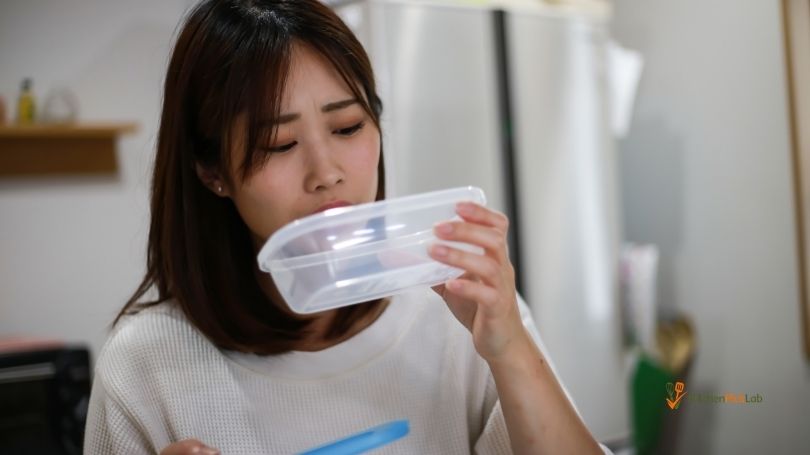 How Do You Remove Smells from Food Storage Containers