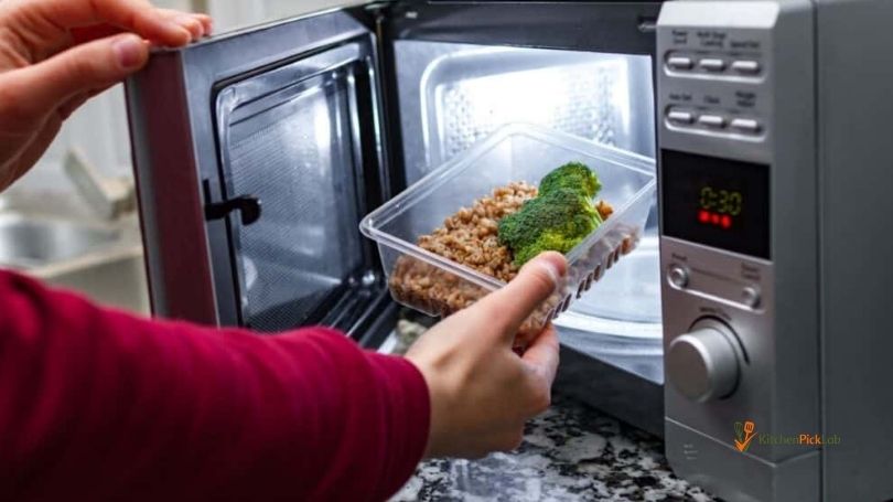 can plastic tupperware go in the microwave