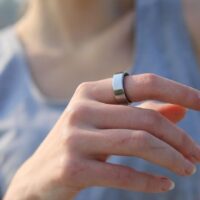 can stainless steel turn your skin green