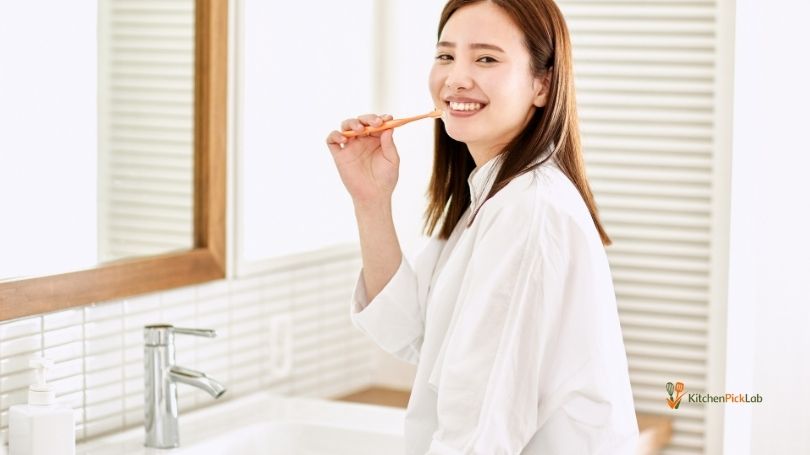 can you brush your teeth with baking soda