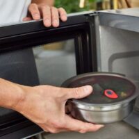 can you microwave stainless steel bowls