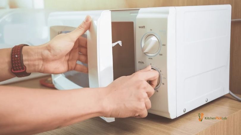 can you warm breast milk in the microwave
